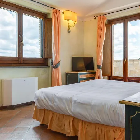 Quaint Holiday In With Sauna & Whirlpool *